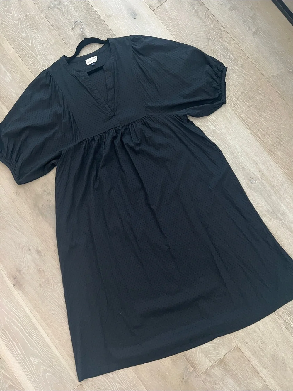 Universal Thread Black V-Neck Puff Sleeve Midi Dress - great condition!
